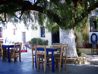 Πιπερά, Παραδοσιακό Καφενείο - Ταβέρνα